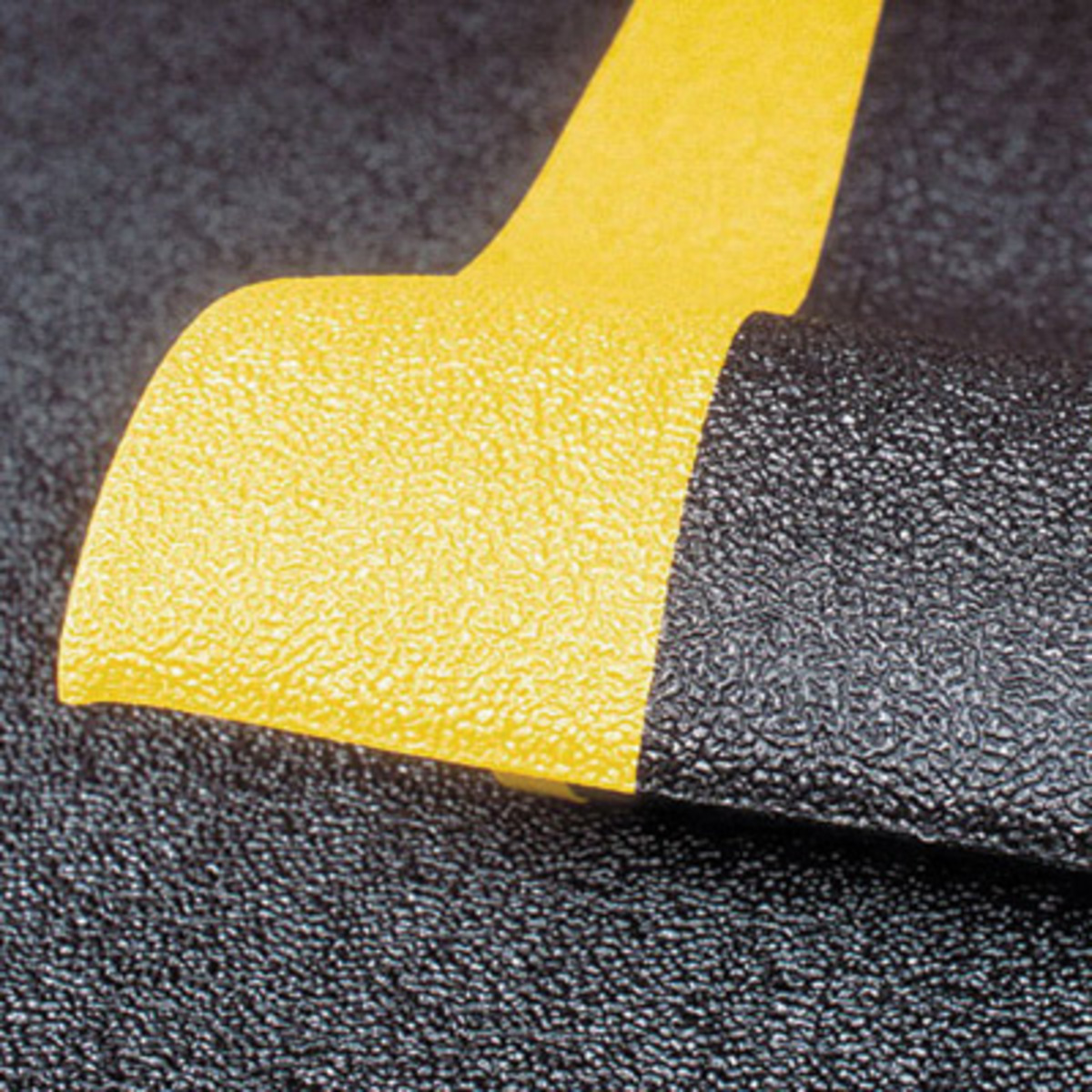 Superior Manufacturing 3' X 5' Black Dyna-Shield® PVC Sponge NoTrax® Pebble Step Sof-Tred™ Anti-Fatigue Floor Mat